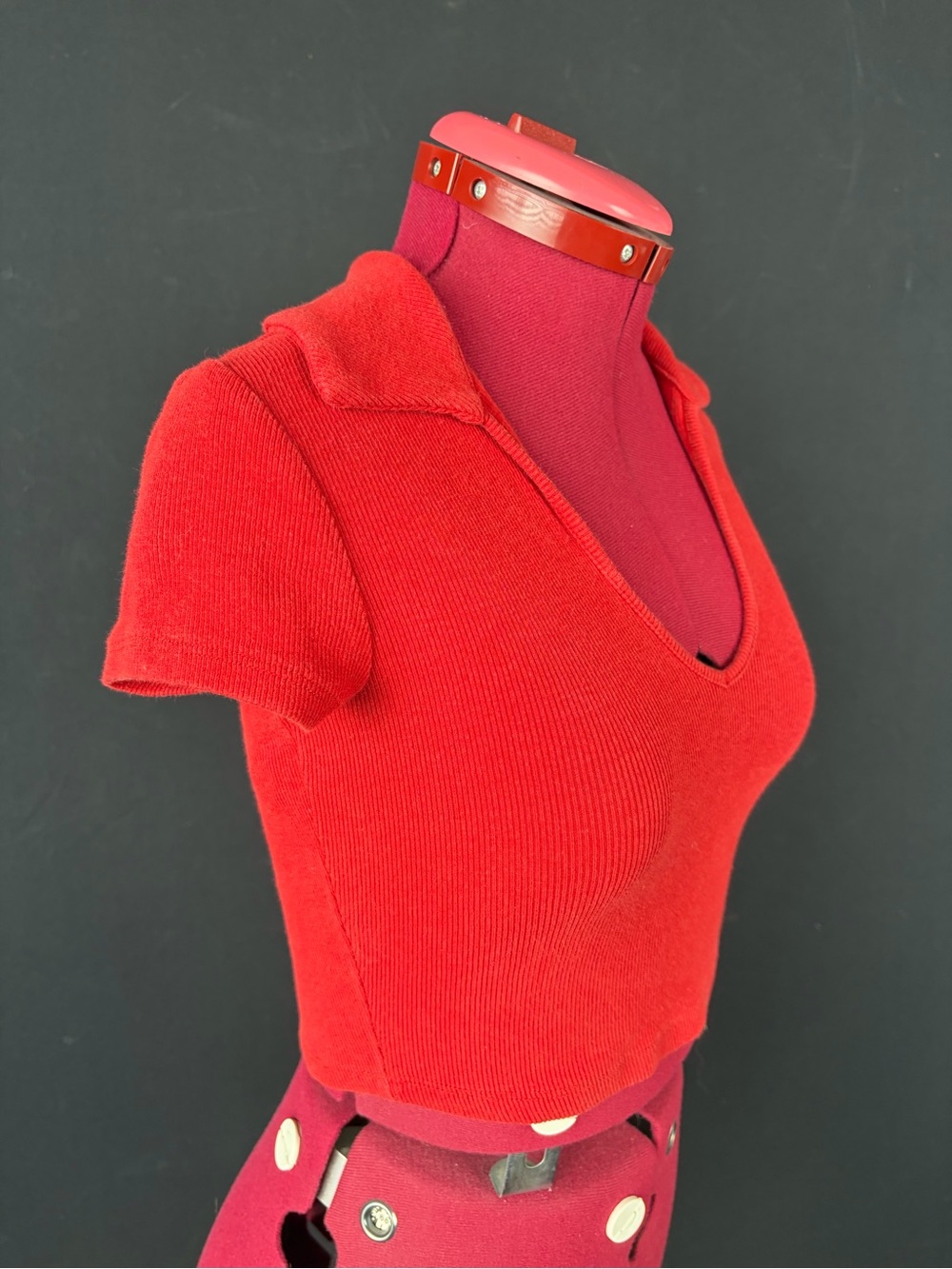 Red Ribbed V-Neck Short Sleeve Top - Picture 2 of 6
